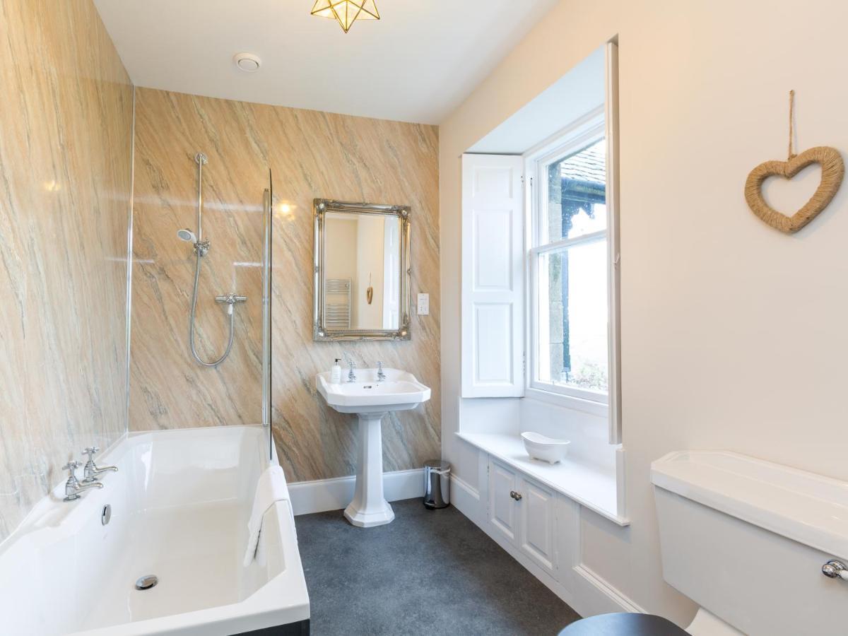 Leuchars Vicarsford Farmhouse With Hot Tub מראה חיצוני תמונה