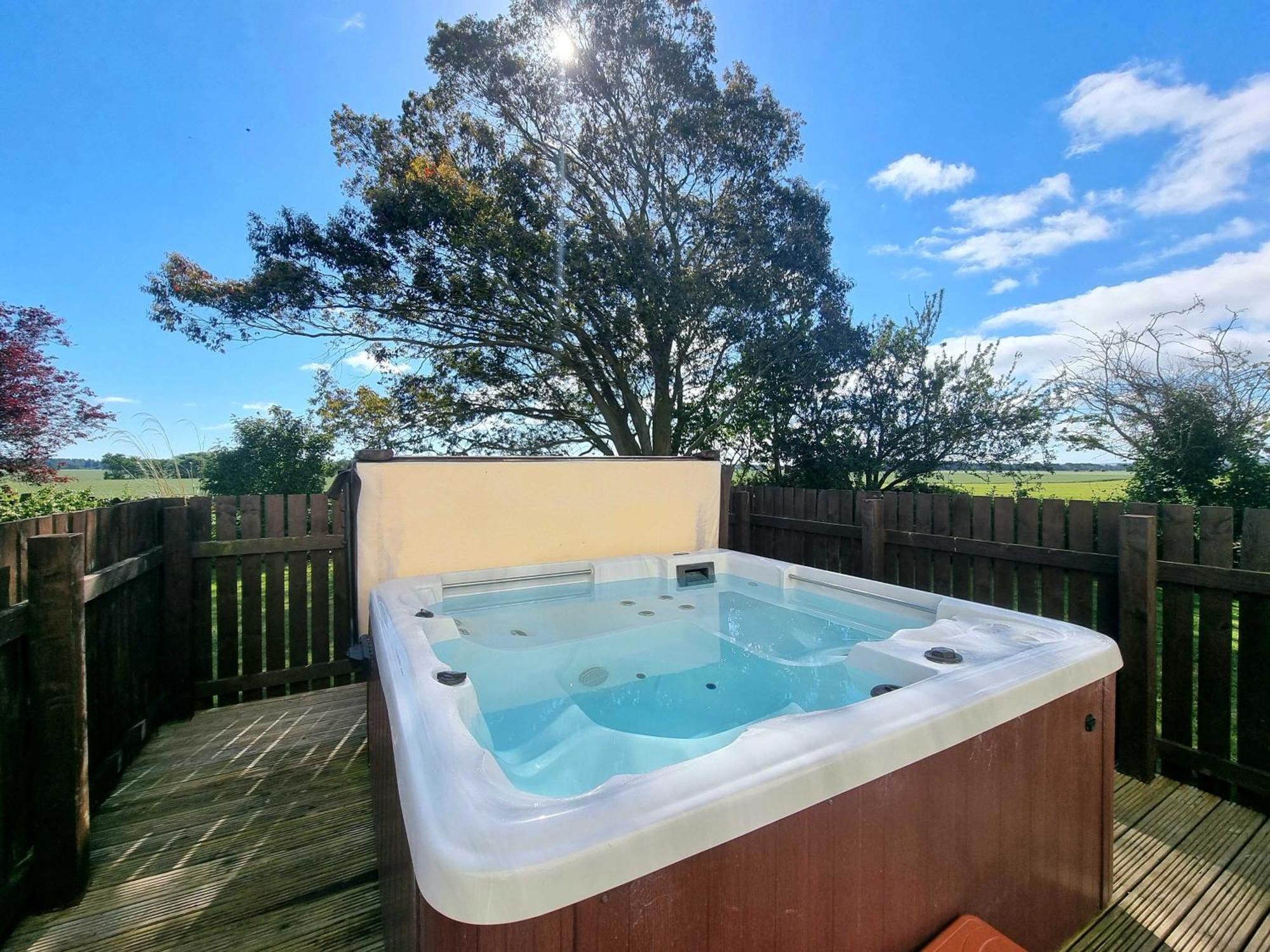 Leuchars Vicarsford Farmhouse With Hot Tub מראה חיצוני תמונה